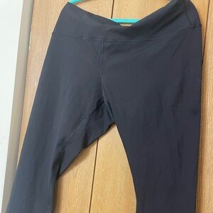 Lululemon leggings in perfect condition! only worn to try on. No pockets